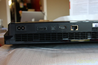 Illustration for article titled PlayStation 3 Slim: The Unboxing, The Up-Close Examination